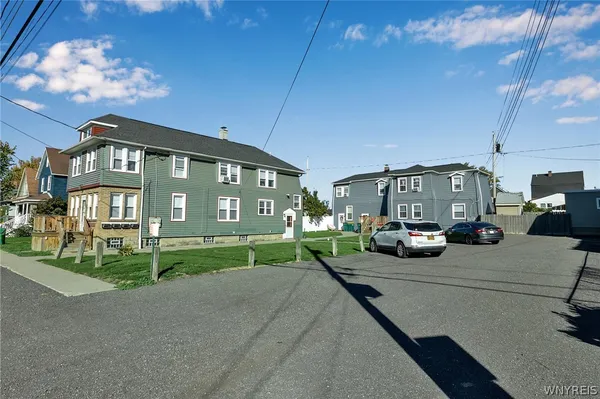 $474,900 | 3690 4th Street, Hamburg, NY 14219