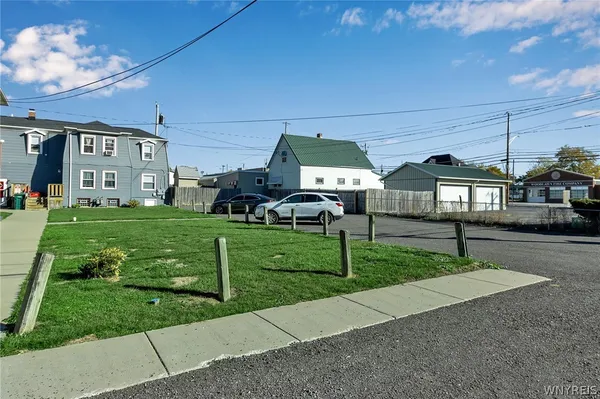 $474,900 | 3690 4th Street, Hamburg, NY 14219