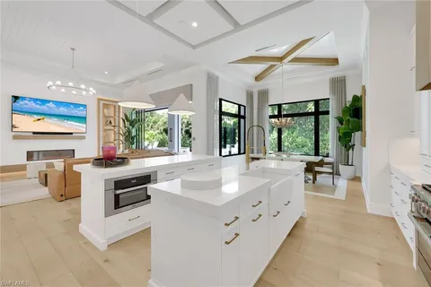 $7,075,000 | 767 Park Shore Drive, Naples, FL 34103