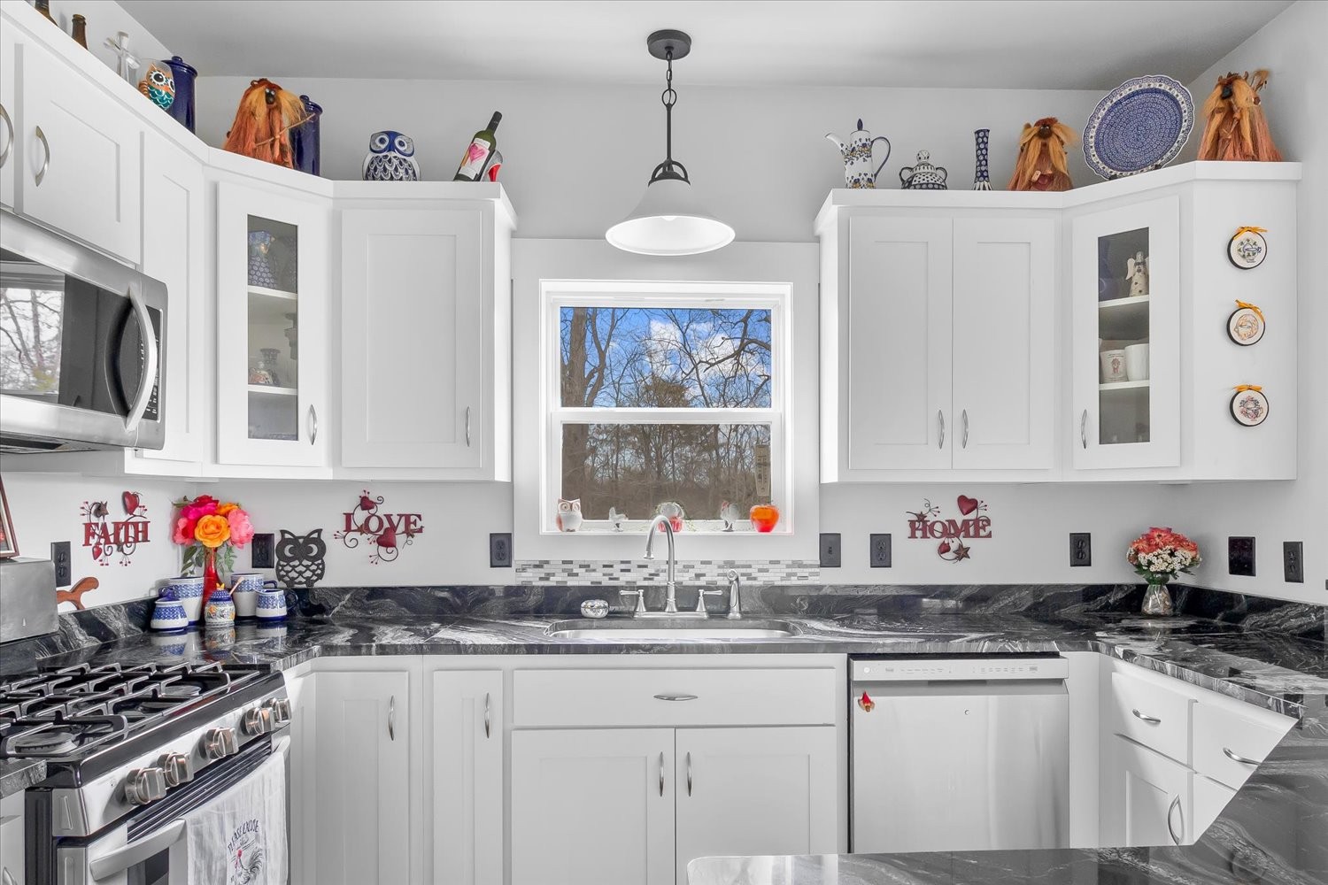 2526 Endsley Rankin Road Lewisburg, TN 37091 - Photo 13 of 49 a kitchen with lots of counter space and a sink