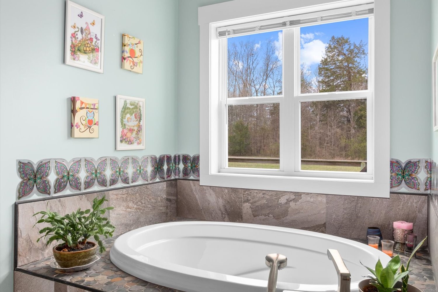 2526 Endsley Rankin Road Lewisburg, TN 37091 - Photo 28 of 49 a bath tub sitting in a bathroom next to a window