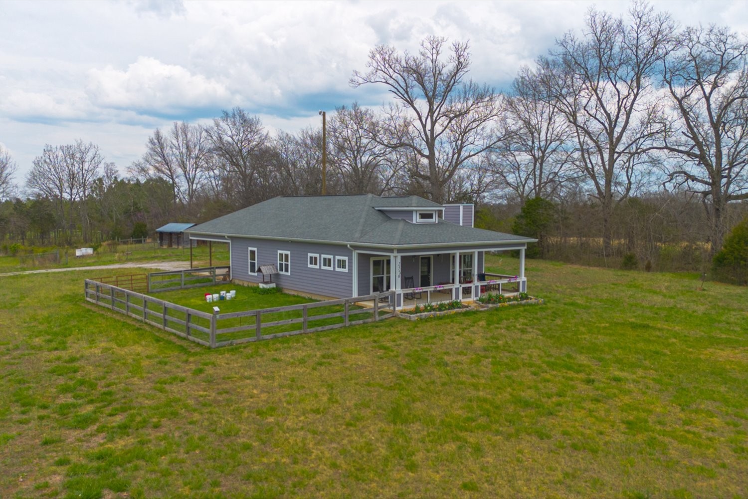 2526 Endsley Rankin Road Lewisburg, TN 37091 - Photo 34 of 49 a view of a house with a big yard