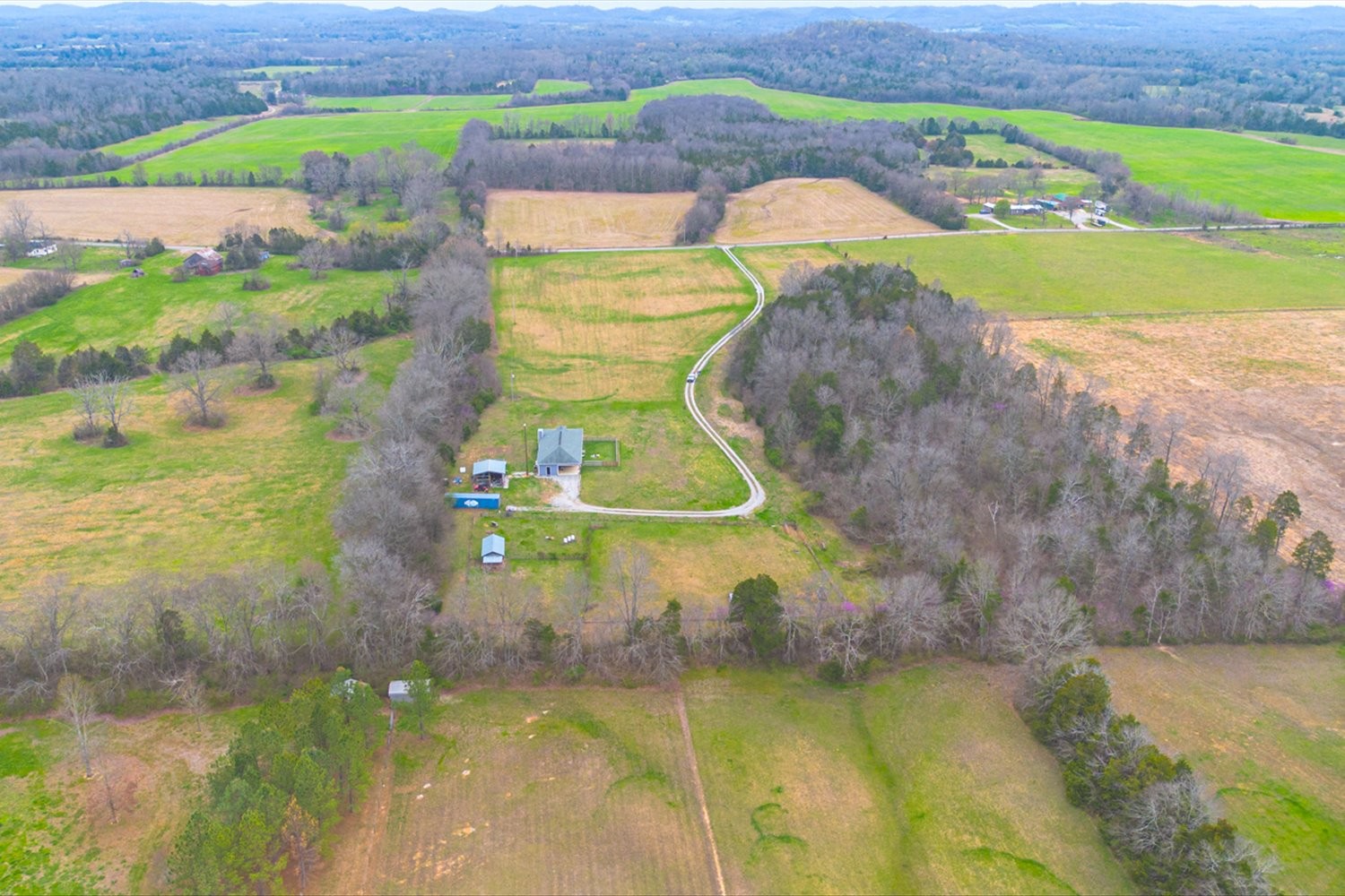 2526 Endsley Rankin Road Lewisburg, TN 37091 - Photo 40 of 49 a view of a lake with a yard