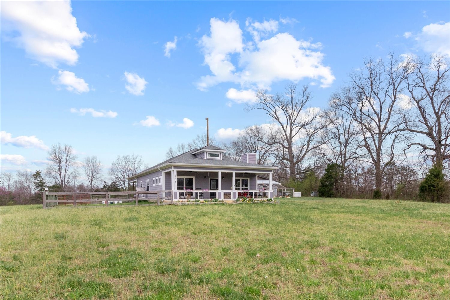 2526 Endsley Rankin Road Lewisburg, TN 37091 - Photo 4 of 49 a front view of house with yard