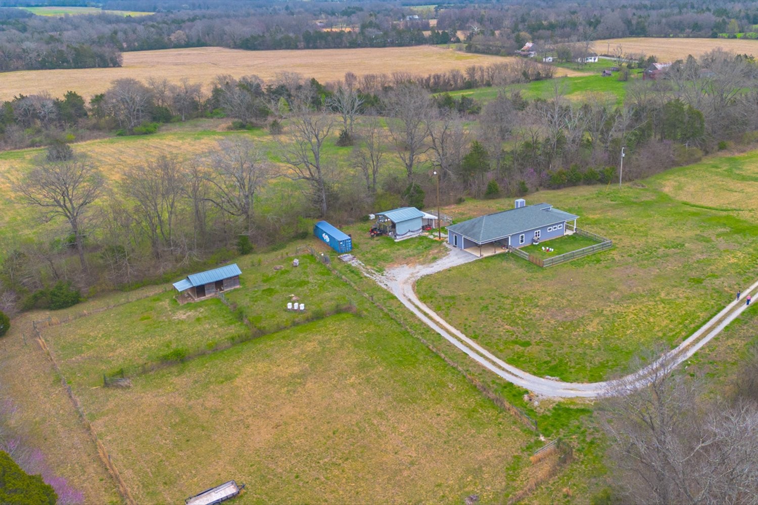 2526 Endsley Rankin Road Lewisburg, TN 37091 - Photo 41 of 49 a view of a swimming pool with a yard