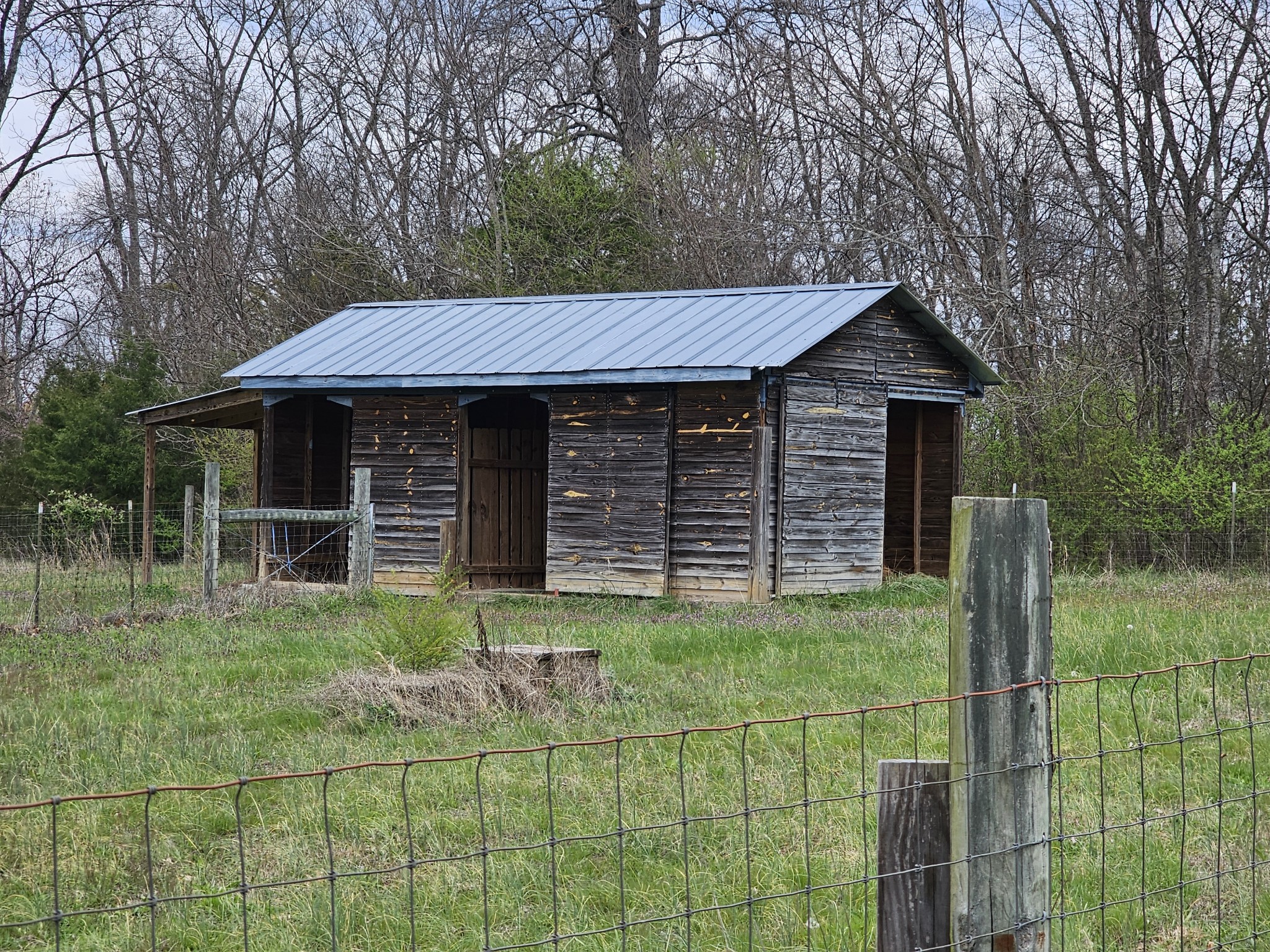 2526 Endsley Rankin Road Lewisburg, TN 37091 - Photo 45 of 49 a front view of a house with garden