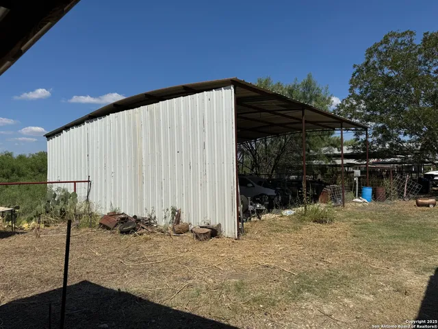 $460,000 | 2755 Farm To Market 1436, La Pryor, TX 78872