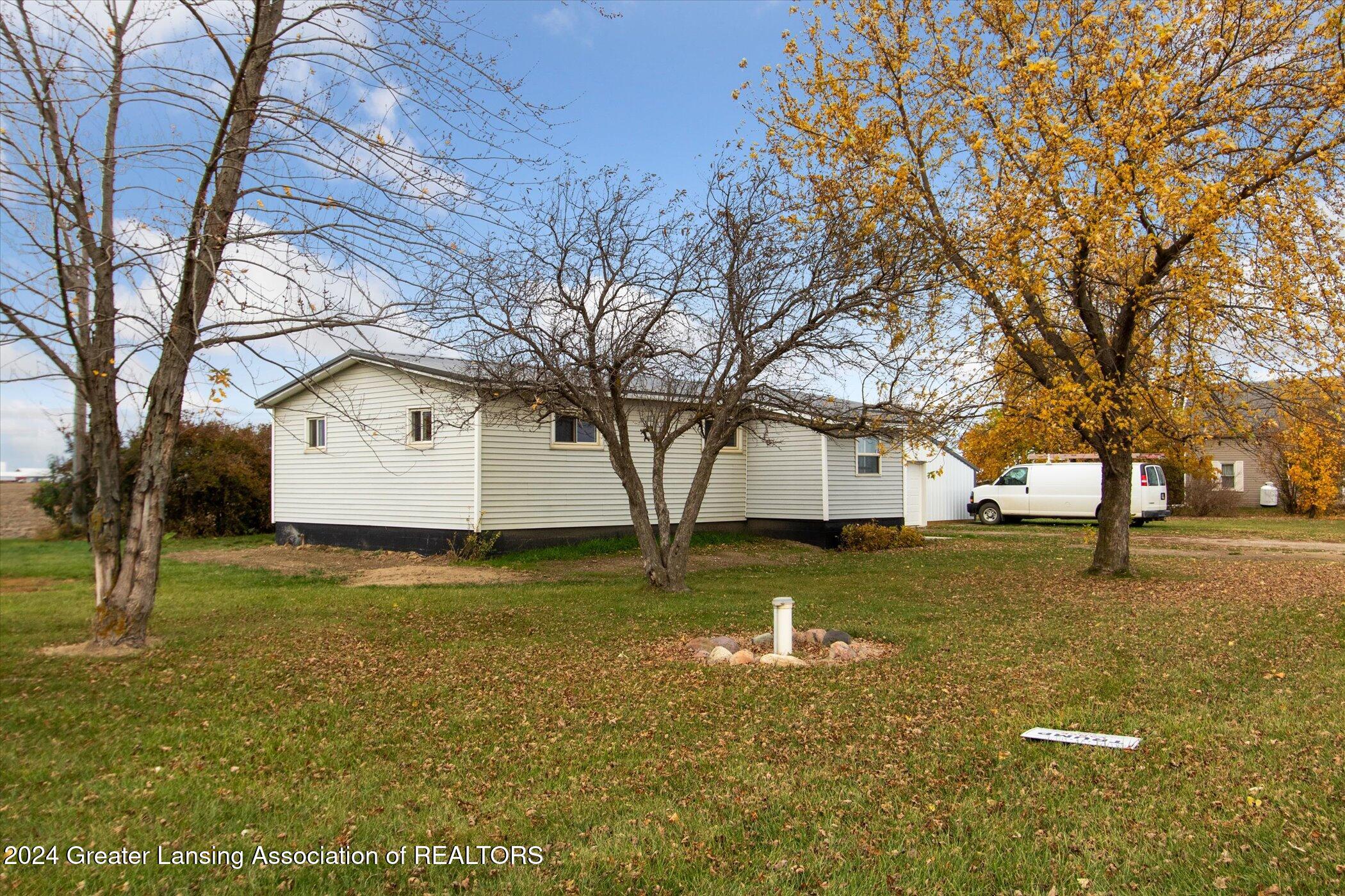 7300 South Rich Road Middleton, MI 48856 - Photo 3 of 36 03-7300-Rich-Rd-Middleton-MI-48856-Windo