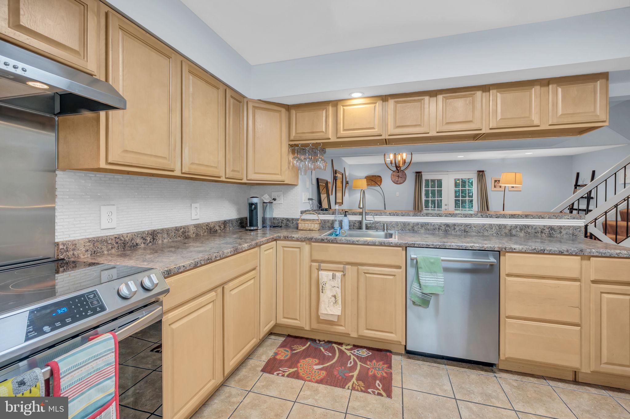 6002 Timber Hollow Lane Springfield, VA 22152 - Photo 8 of 28 Kitche