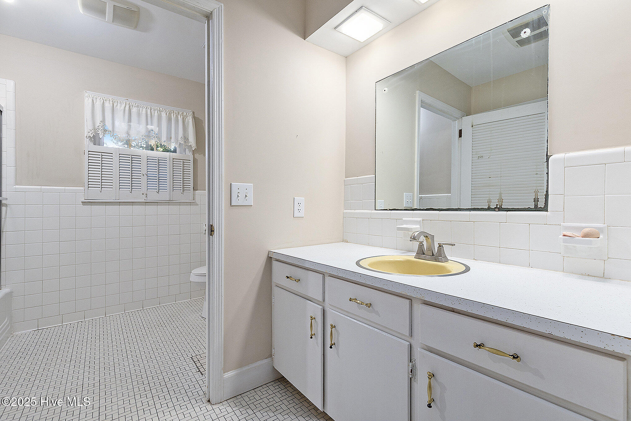 211 Pireway Road Tabor City, NC 28463 - Photo 27 of 46 Bathroom 2