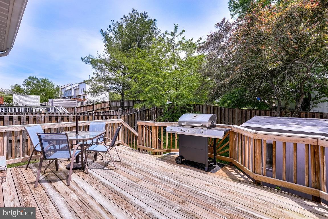 7407 Maury Road Baltimore, MD 21244 - Photo 11 of 39 Deck