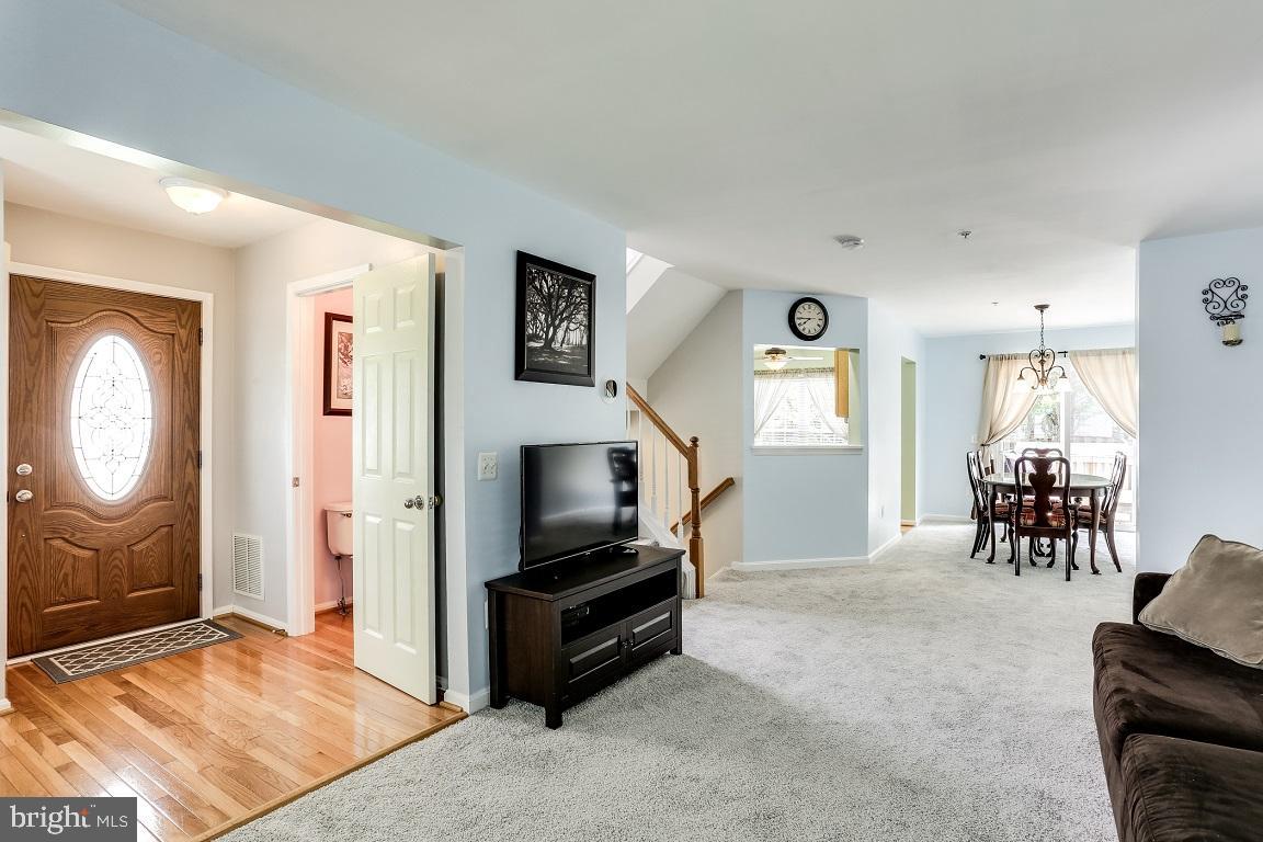 7407 Maury Road Baltimore, MD 21244 - Photo 5 of 39 Living Room