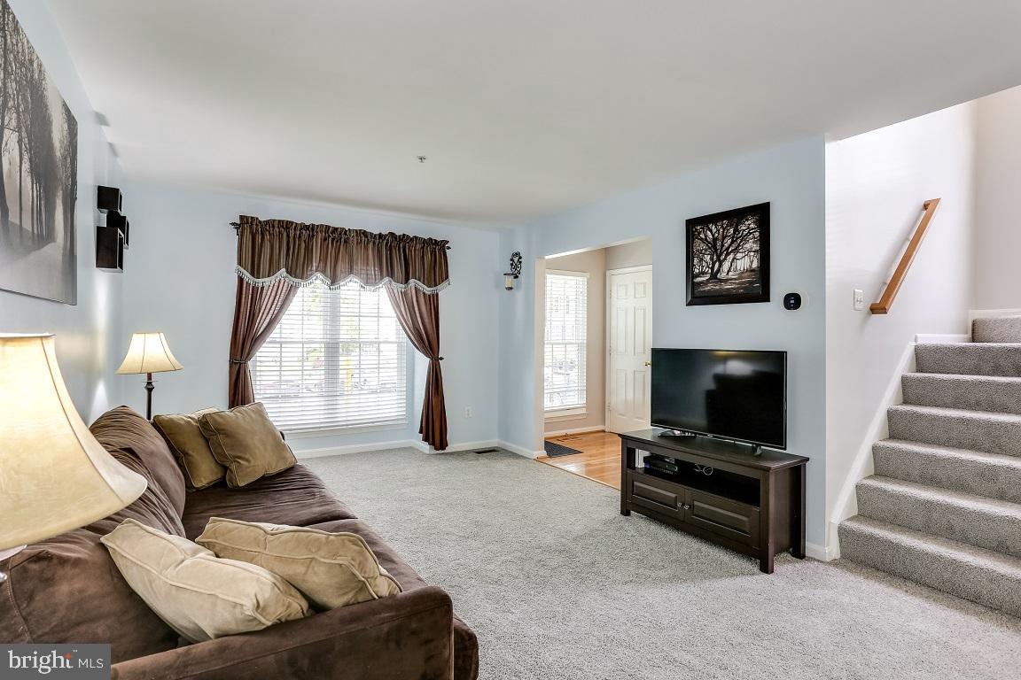 7407 Maury Road Baltimore, MD 21244 - Photo 6 of 39 Living Room