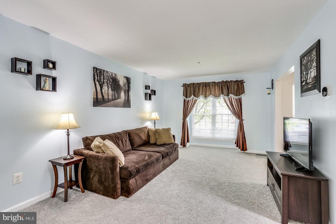 7407 Maury Road Baltimore, MD 21244 - Photo 7 of 39 Living Room