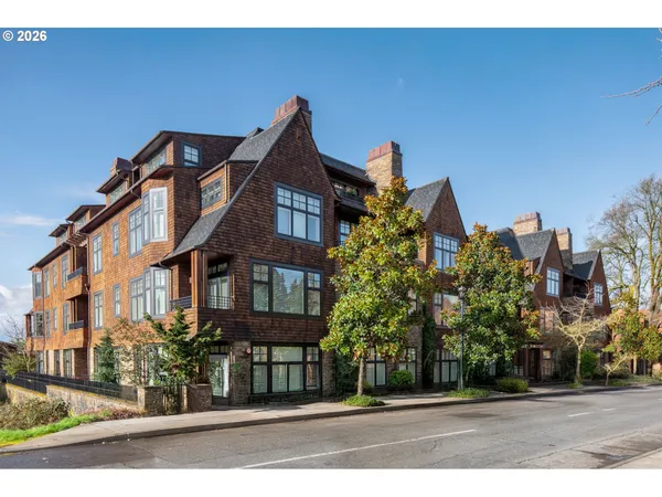 $974,900 | 535 2nd Street, Unit 207, Lake Oswego, OR 97034