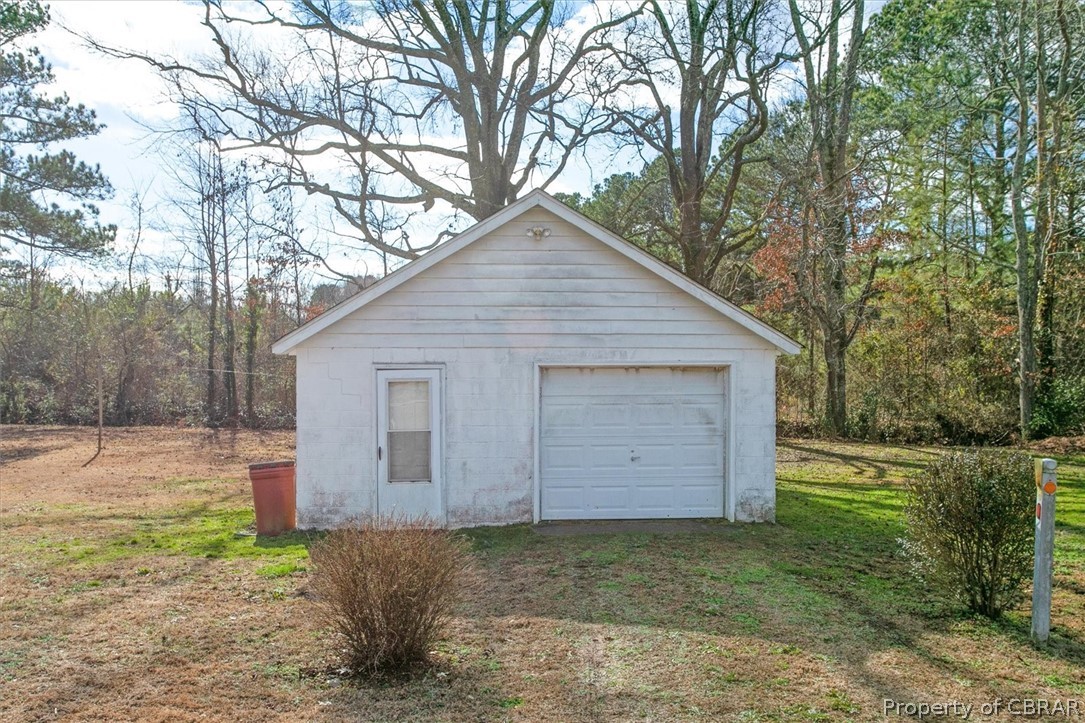 8022 Guinea Road Hayes, VA 23072 - Photo 33 of 47 Detached garage