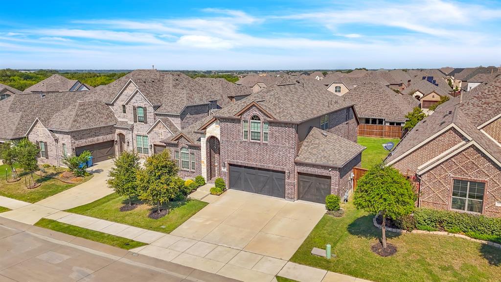 3522 Ridgecross Drive Rockwall, TX 75087 - Photo 28 of 34 3 car garage with plenty of parking on the driveway