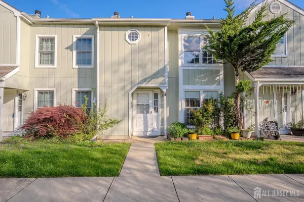 $499,999 | 4 Pond View Drive, Plainsboro, NJ 08536