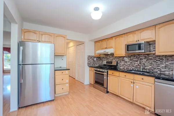 $499,999 | 4 Pond View Drive, Plainsboro, NJ 08536
