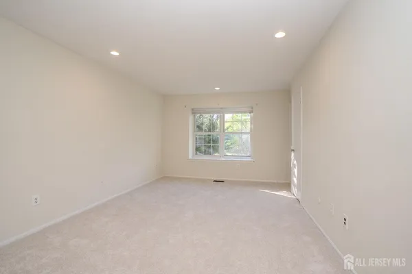 $499,999 | 4 Pond View Drive, Plainsboro, NJ 08536