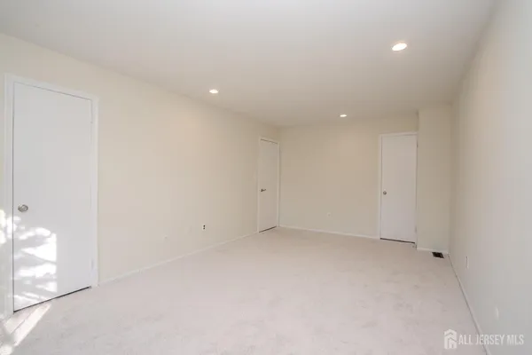 $499,999 | 4 Pond View Drive, Plainsboro, NJ 08536
