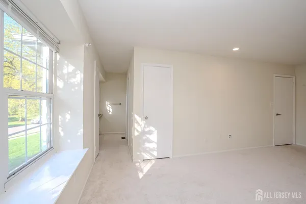 $499,999 | 4 Pond View Drive, Plainsboro, NJ 08536