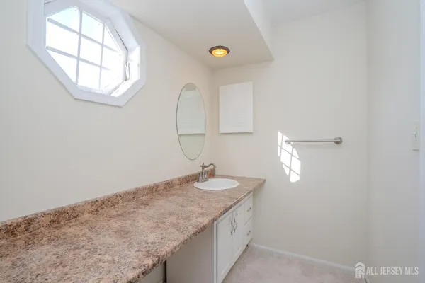 $499,999 | 4 Pond View Drive, Plainsboro, NJ 08536