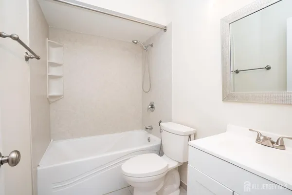 $499,999 | 4 Pond View Drive, Plainsboro, NJ 08536