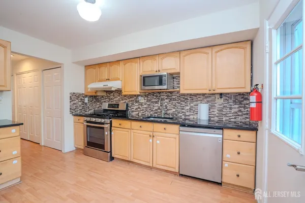 $499,999 | 4 Pond View Drive, Plainsboro, NJ 08536