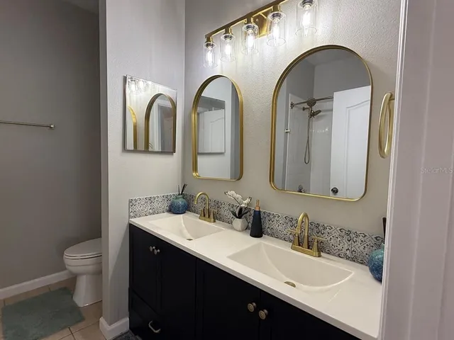 a bathroom with 2 sink and a mirror