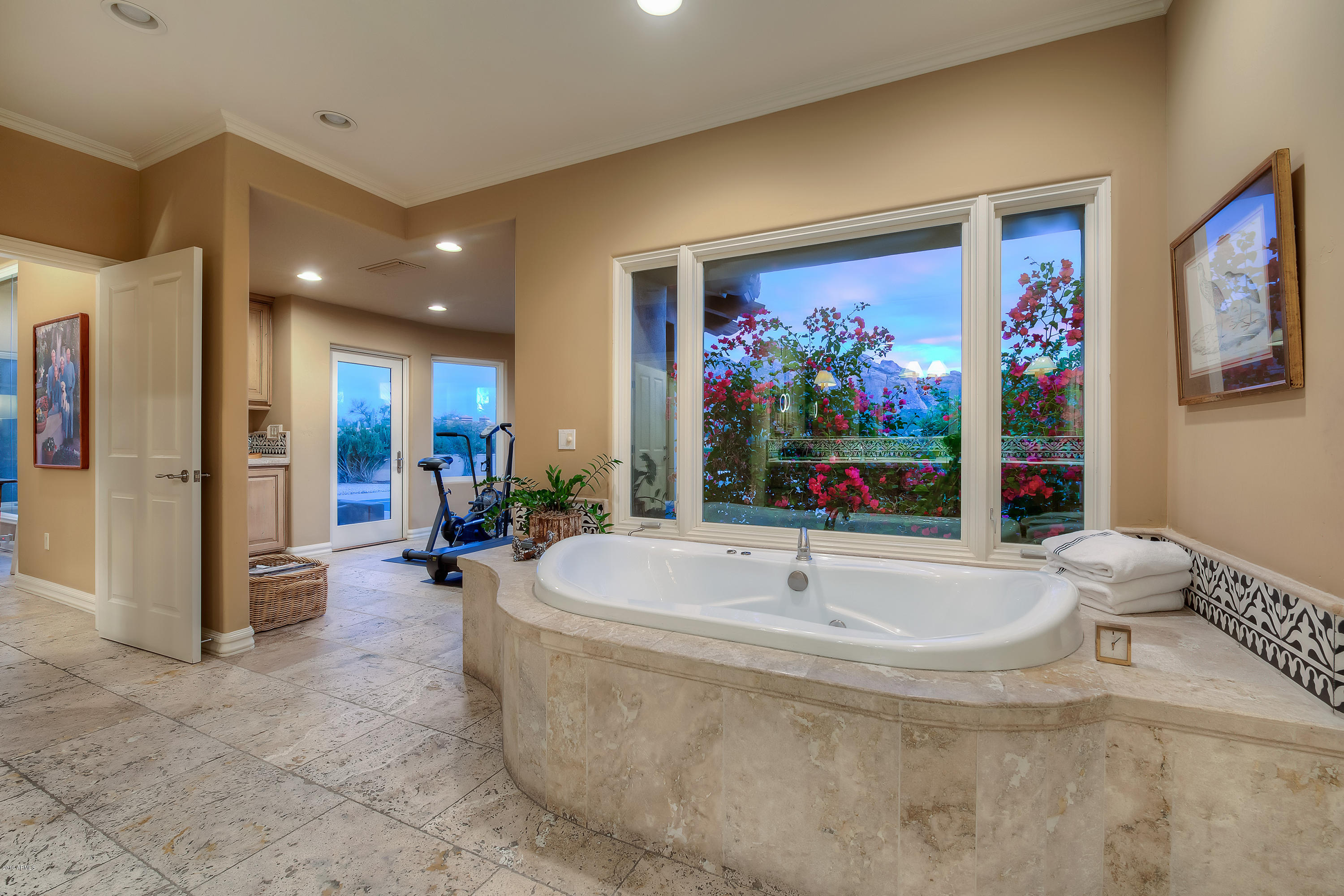4641 East Pebble Ridge Road Paradise Valley, AZ 85253 - Photo 18 of 41 Spa Tub View
