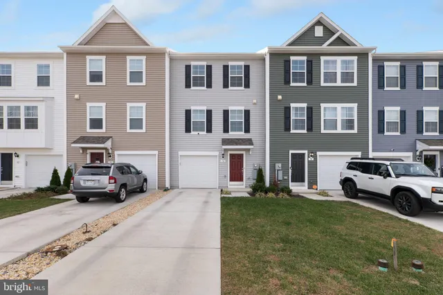 $265,000 | 74 Colchester Court, Bunker Hill, WV 25413