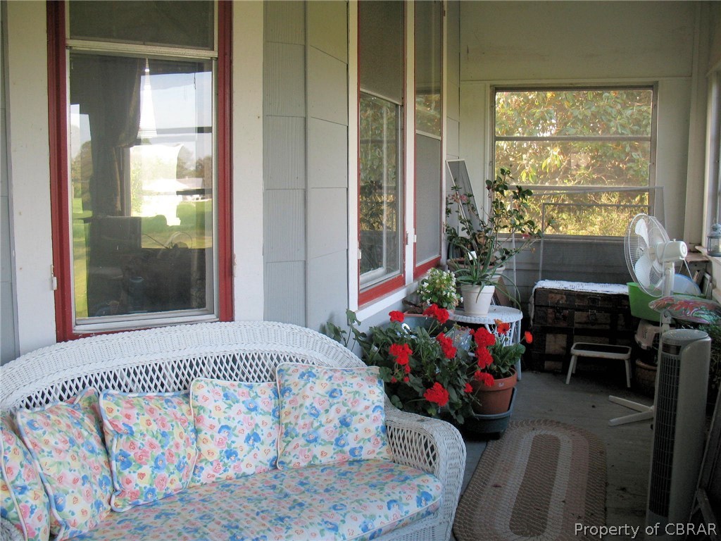 1611 Regent Road Topping, VA 23169 - Photo 3 of 29 sun room