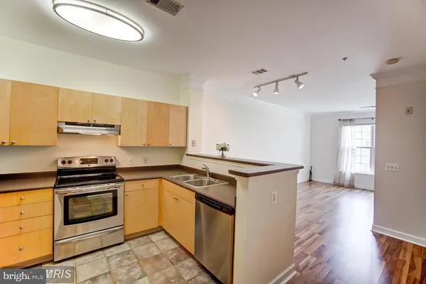 $2,200 | 3021 Nicosh Circle, Unit 1403, Falls Church, VA 22042