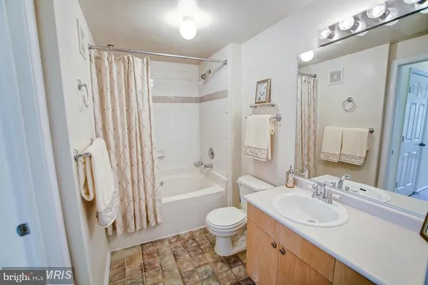 $2,200 | 3021 Nicosh Circle, Unit 1403, Falls Church, VA 22042