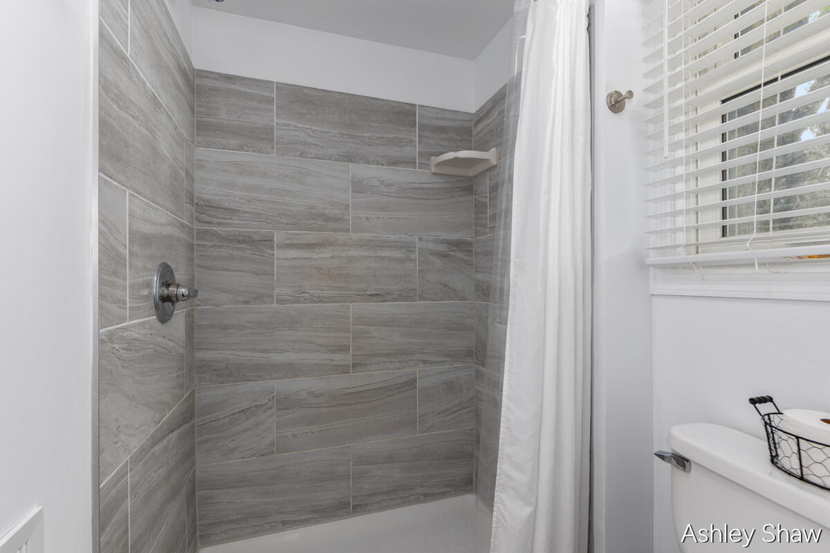 4789 Pleasant Road Hamilton, MI 49419 - Photo 15 of 33 Primary Bath