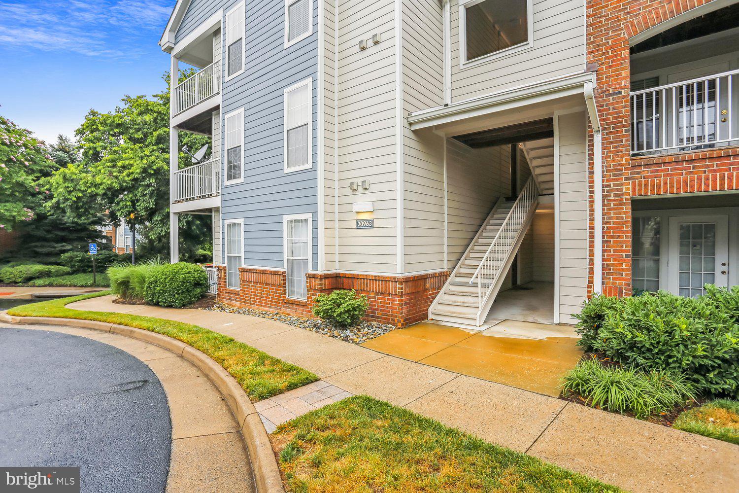 20963 Timber Ridge Terrace, Unit 304 Ashburn, VA 20147 - Photo 31 of 42 20963 Timber Ridge Ter Walk