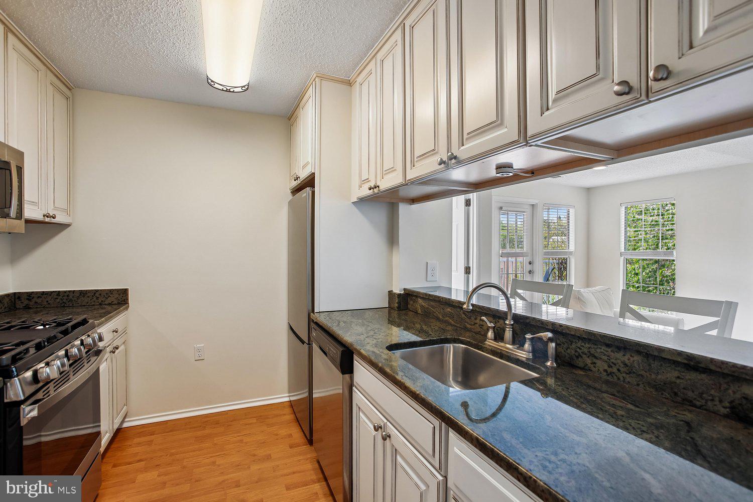 20963 Timber Ridge Terrace, Unit 304 Ashburn, VA 20147 - Photo 6 of 42 Kitchen