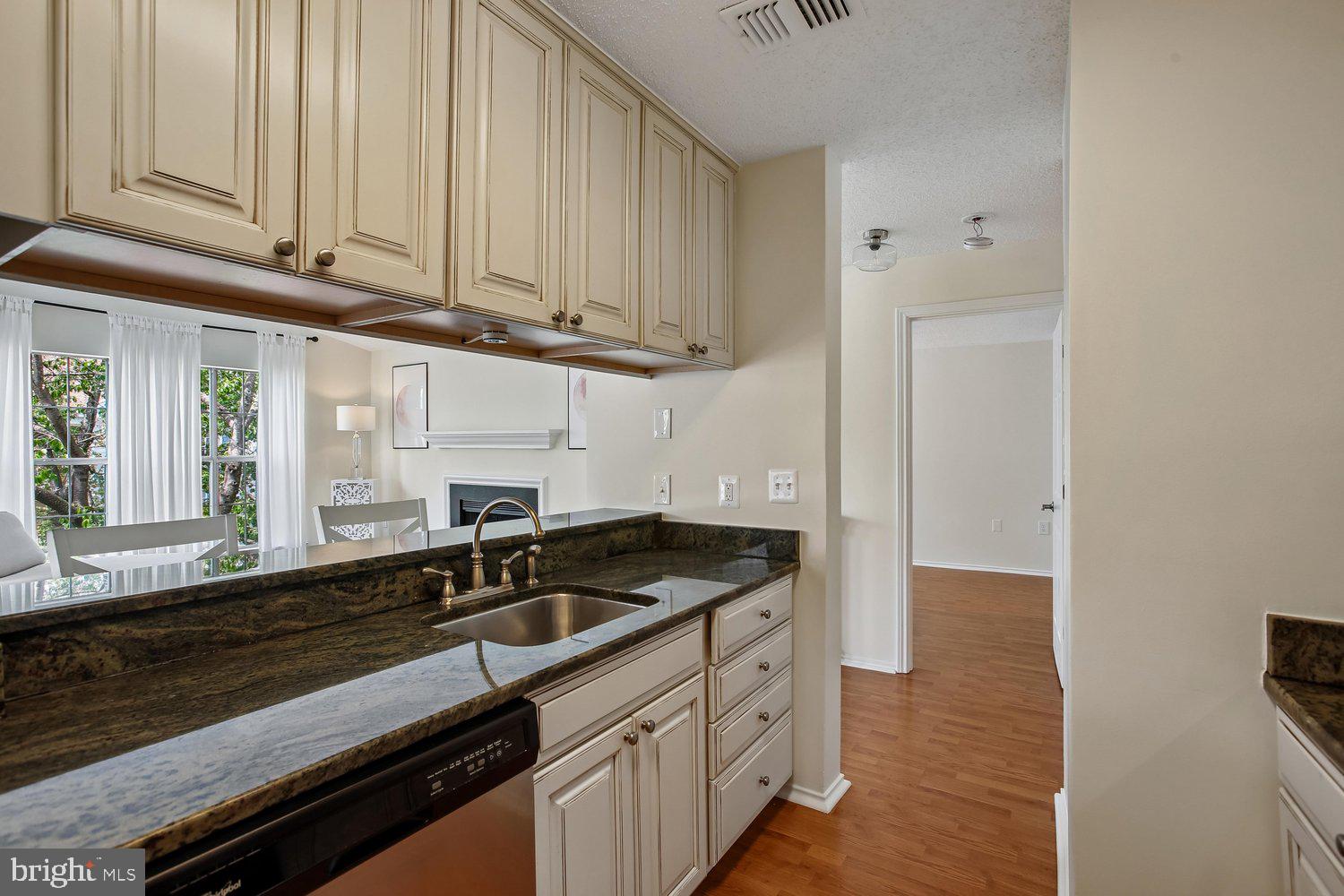 20963 Timber Ridge Terrace, Unit 304 Ashburn, VA 20147 - Photo 9 of 42 Kitchen