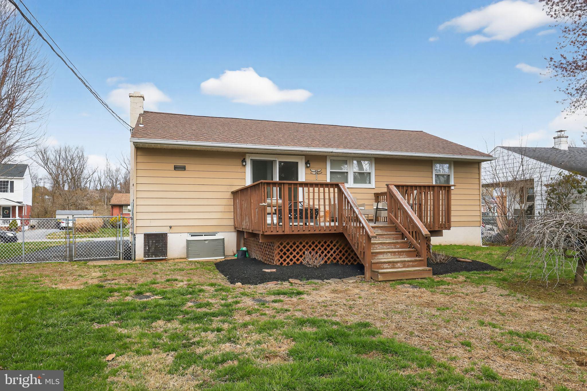 49 Spring Lake Drive Newark, DE 19711 - Photo 25 of 31 Large Backyard and Deck