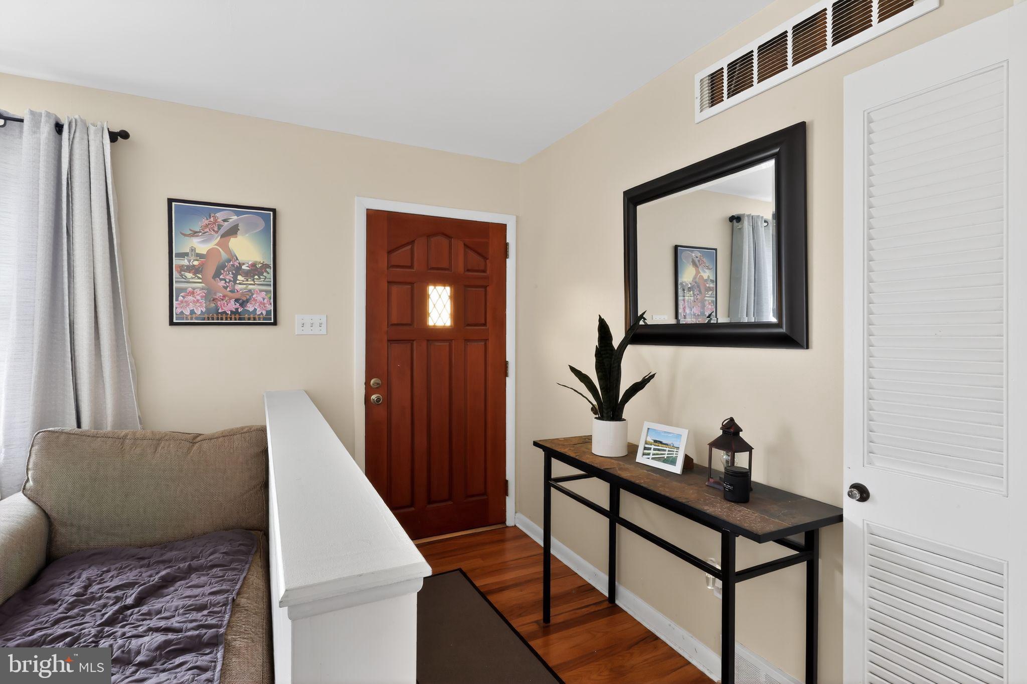 49 Spring Lake Drive Newark, DE 19711 - Photo 4 of 31 Foyer