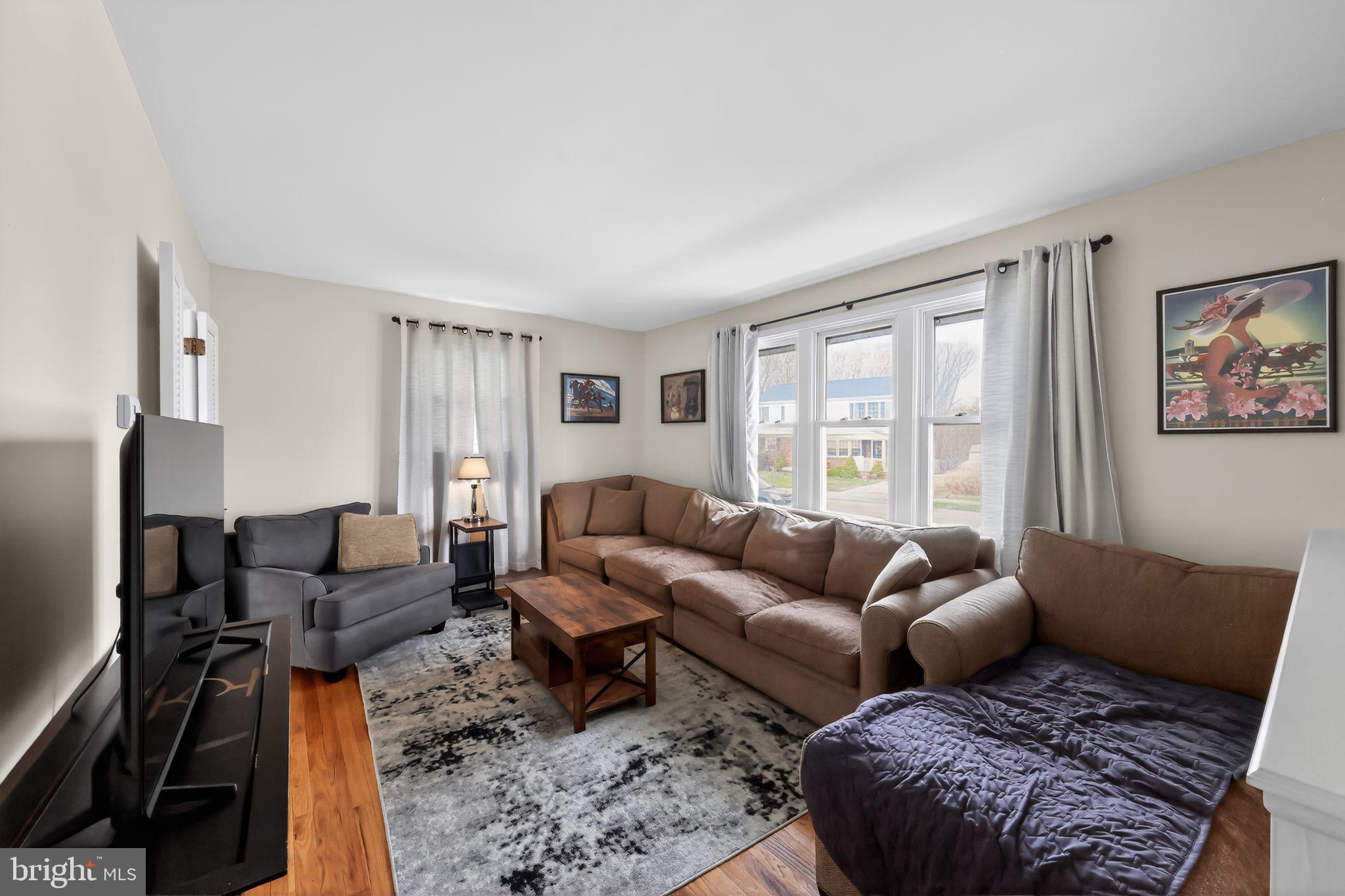 49 Spring Lake Drive Newark, DE 19711 - Photo 5 of 31 Solid hardwood flooring and natural light