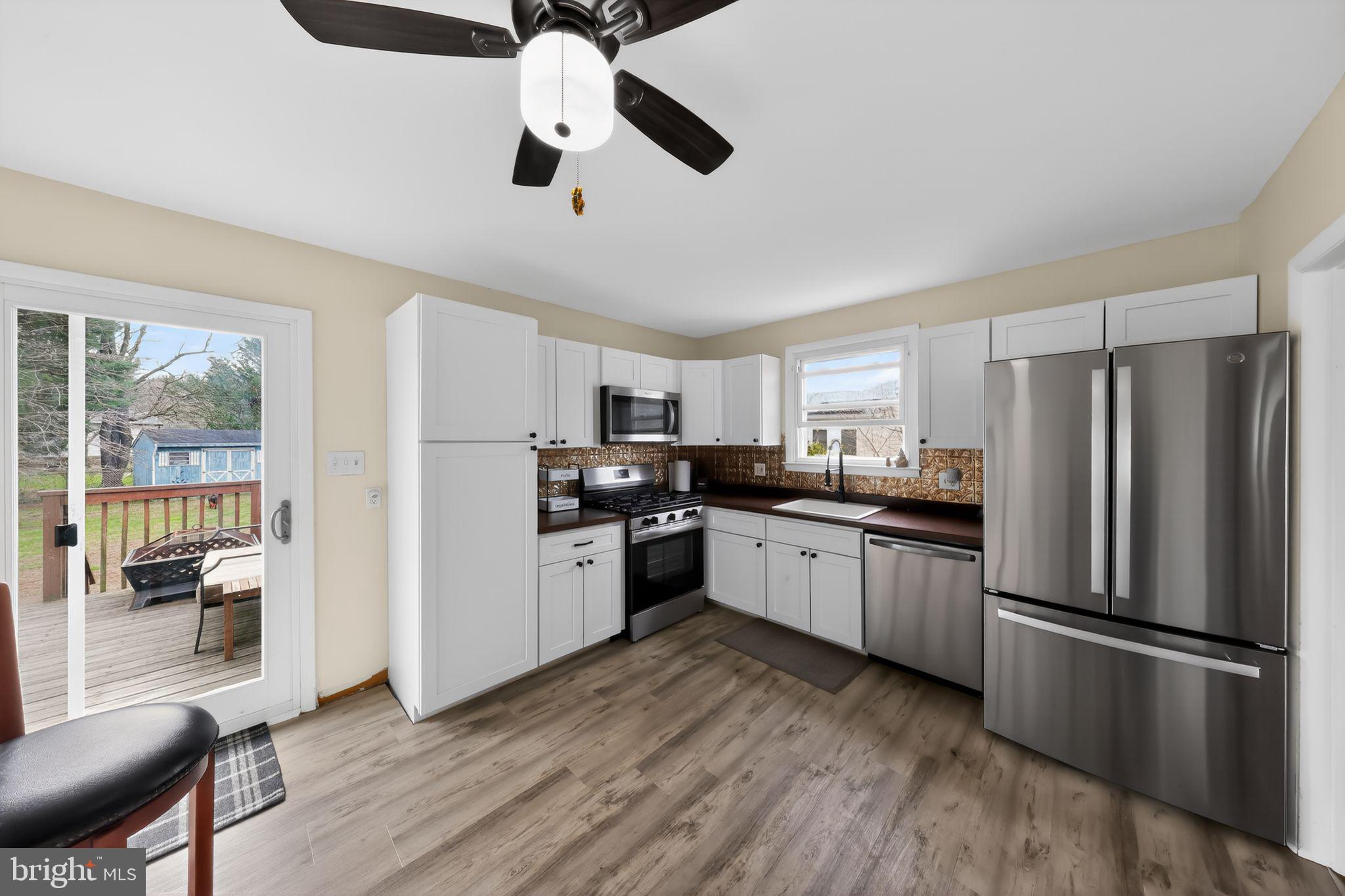 49 Spring Lake Drive Newark, DE 19711 - Photo 7 of 31 Fully updated custom kitchen w premium appliances