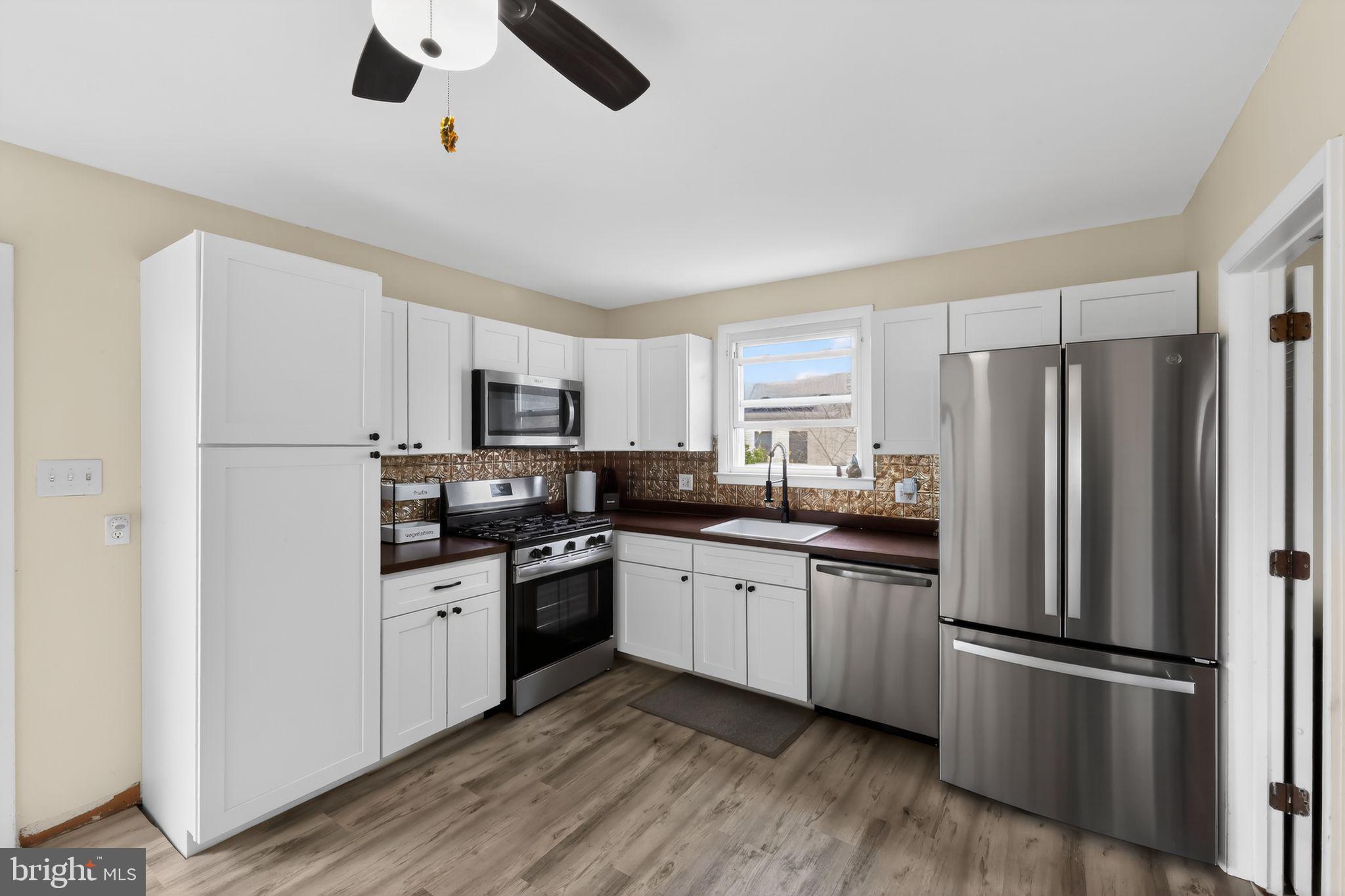 49 Spring Lake Drive Newark, DE 19711 - Photo 8 of 31 Fully updated custom kitchen w premium appliances