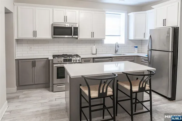 $2,900 | 57 Glenridge Avenue, Unit 2R, Montclair, NJ 07042