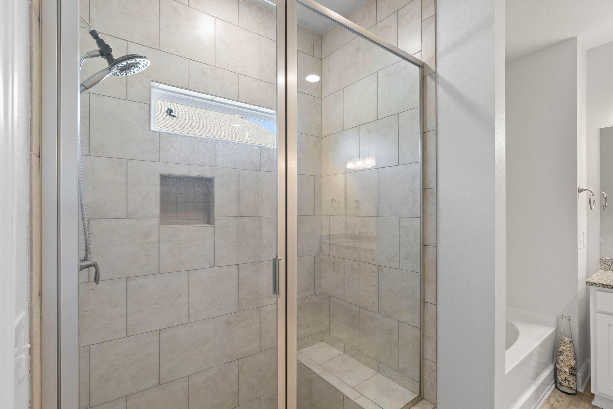 31 Dusky Way Freeport, FL 32439 - Photo 18 of 46 Tiled Shower with Built-in Bench