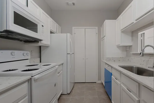 $117,000 | 3500 Tangle Brush Drive, Unit 217, The Woodlands, TX 77381