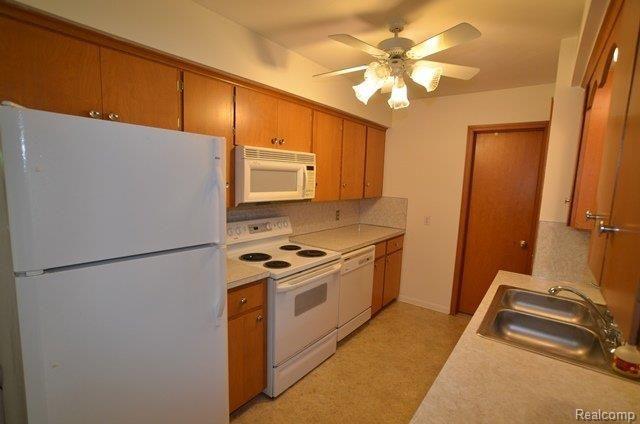 3600 Norton Road Howell, MI 48843 - Photo 10 of 17 KITCHEN