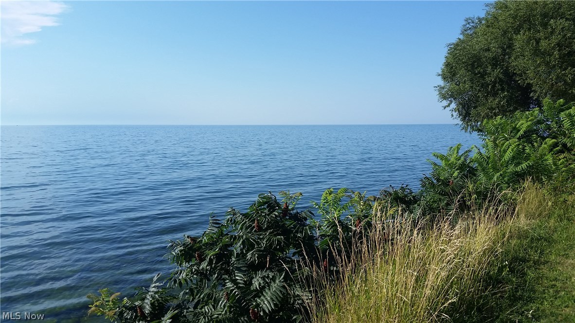 17415 Neff Road Cleveland, OH 44119 - Photo 23 of 35 Watch beautiful sunsets from the East Shore Park Club