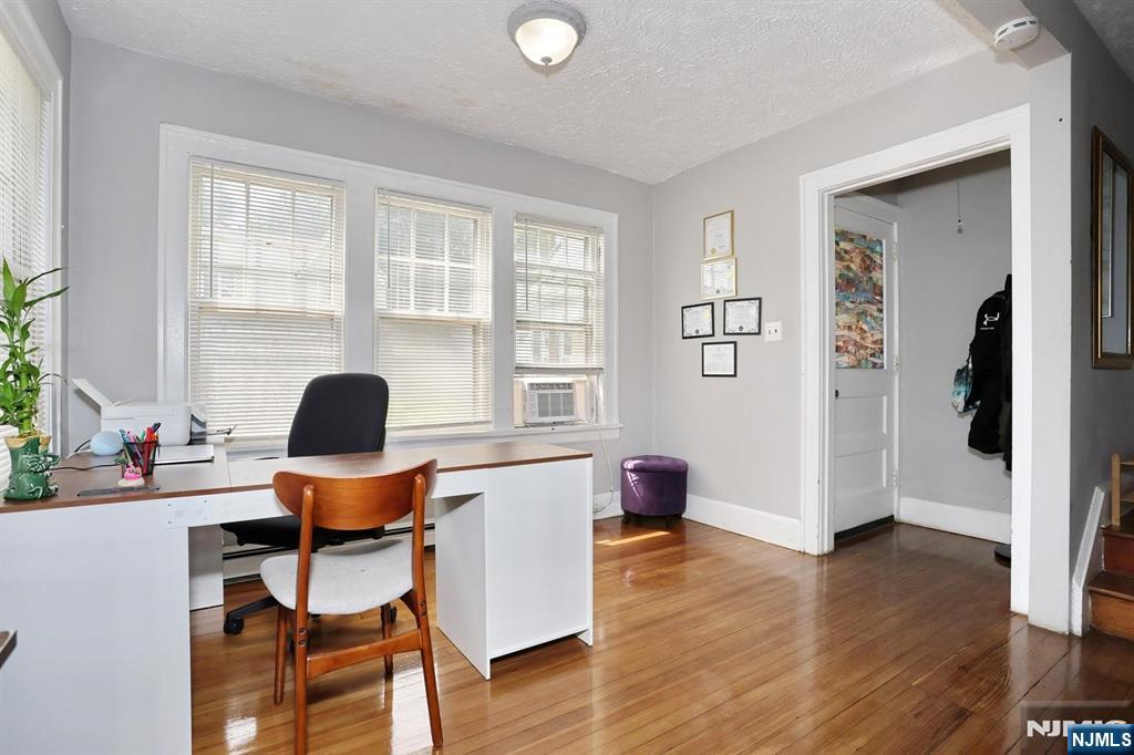 21 Haring Street Bergenfield, NJ 07621 - Photo 6 of 37